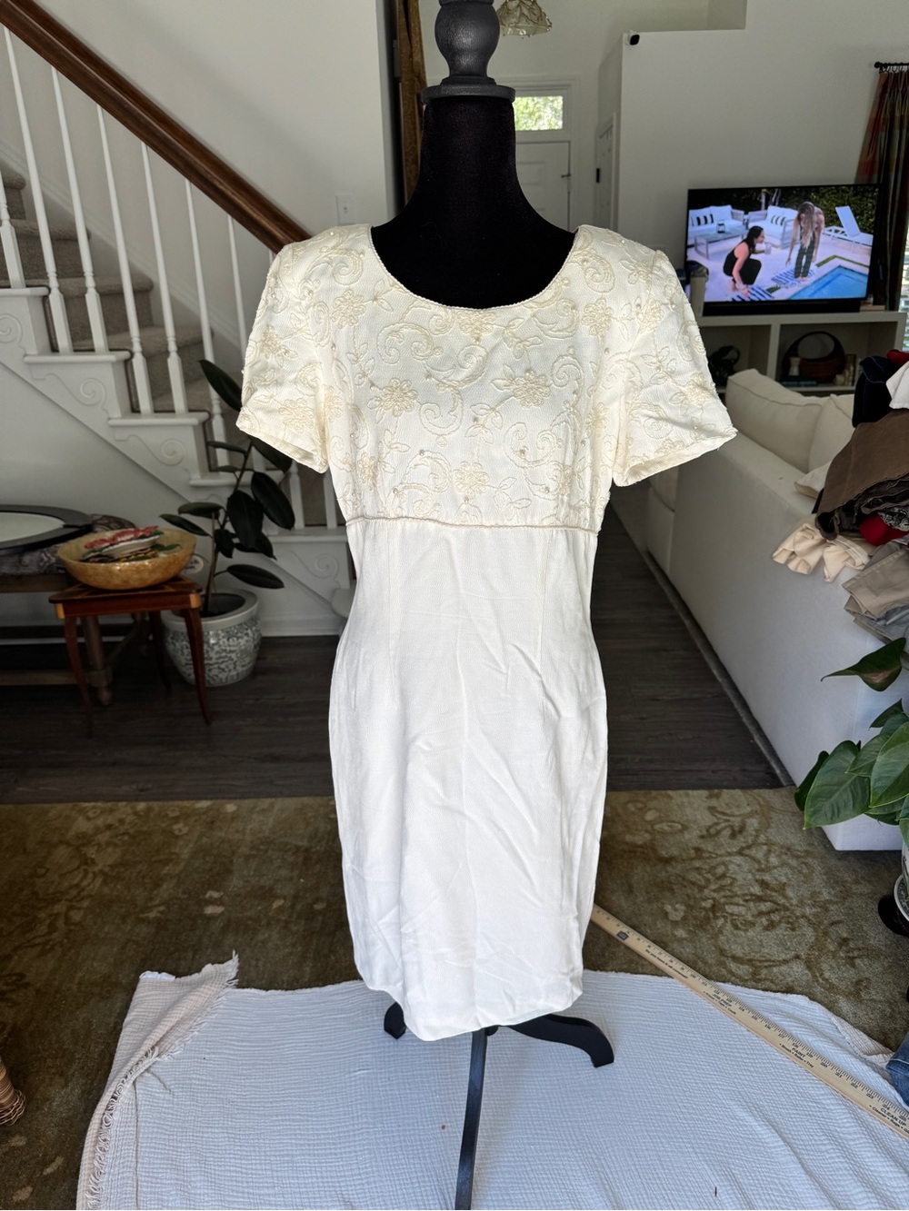 Donna Ricco Cream Embroidered Short-Sleeve Sheath Dress